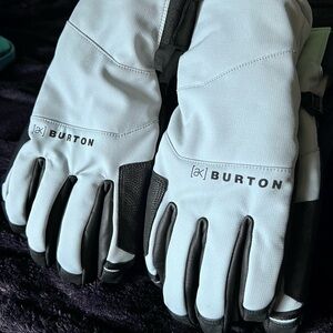 Burton Snow Gloves in White and Black